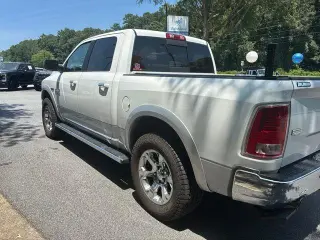 Ram 1500 2018 4x4 Laramie 4 puertas Cabina Crew 5.5 ft. SB Pickup