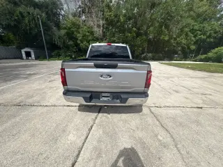 Ford F-150 2025 4x2 XLT 4 puertas SuperCrew 5.5 pies. SB