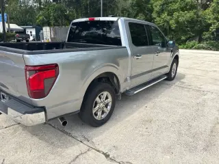 Ford F-150 2025 4x2 XLT 4 puertas SuperCrew 5.5 pies. SB