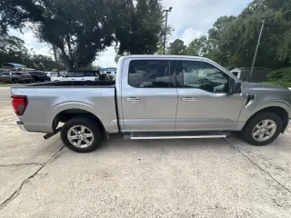 Ford F-150 2025 4x2 XLT 4 puertas SuperCrew 5.5 pies. SB