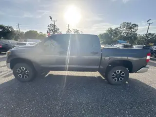 Toyota Tundra 2020 4x4 SR5 4 puertas CrewMax Cab Pickup SB