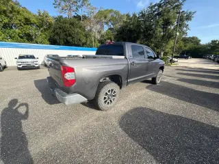 Toyota Tundra 2020 4x4 SR5 4 puertas CrewMax Cab Pickup SB