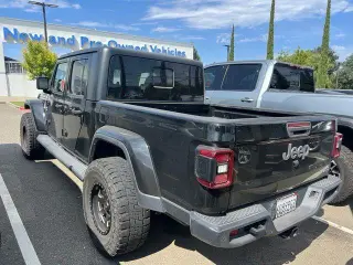 Jeep Gladiator 2020 4x4 Overland 4 puertas Crew Cab 5.0 pies. SB