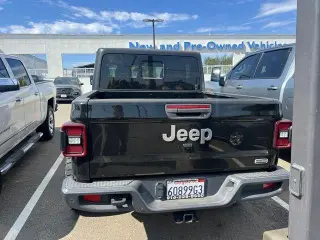 Jeep Gladiator 2020 4x4 Overland 4 puertas Crew Cab 5.0 pies. SB