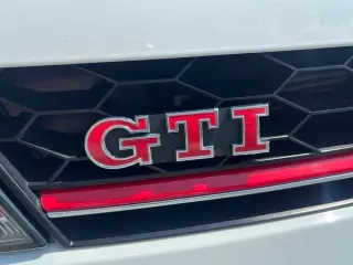 Volkswagen Golf GTI 2016 Autobahn 4 puertas Hatchback 6 velocidades Automático con Paquete de Rendimiento