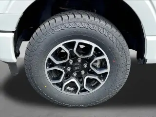 Ford F-150 2023 4x4 XLT 4 puertas SuperCrew 5.5 pies. SB