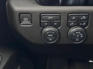 Chevrolet Silverado 1500 2024 4x4 RST 4 puertas Cabina Crew 5.8 pies. Caja corta
