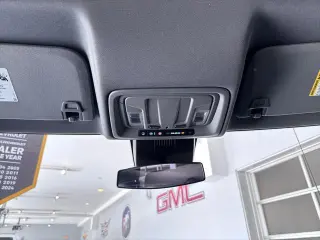 Chevrolet Silverado 1500 2023 4x4 LT Trail Boss 4 puertas Cabina Crew 5.8 pies. Caja corta
