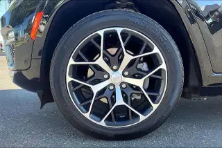 Jeep Grand Cherokee 2024 4x4 Summit 4xe 4 puertas SUV