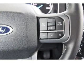 Ford F-150 2023 4x4 Platinum 4 puertas SuperCrew 6.5 pies. SB
