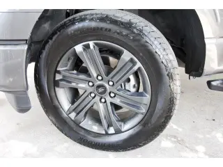 Ford F-150 2023 4x4 Platinum 4 puertas SuperCrew 6.5 pies. SB