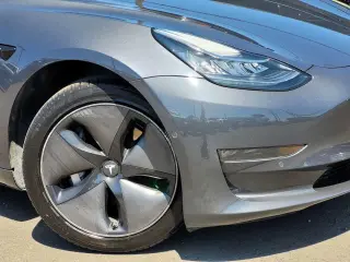 Tesla Model 3 2018 Mid Range 4 puertas Fastback