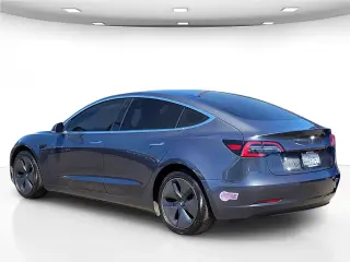 Tesla Model 3 2018 Mid Range 4 puertas Fastback
