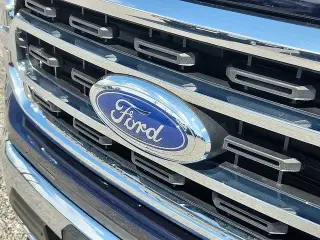 Ford F-150 2023 4x4 XLT 4 puertas SuperCrew 5.5 pies. SB