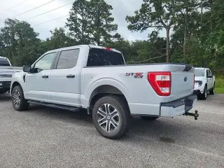 Ford F-150 2022 4x4 XL 4 puertas SuperCrew 5.5 pies. SB