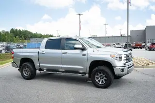 Toyota Tundra 2018 4x4 Edición 1794 4 puertas CrewMax Cab Pickup SB (5.7L V8 FFV)