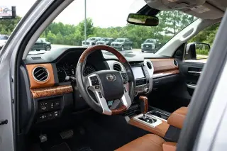 Toyota Tundra 2018 4x4 Edición 1794 4 puertas CrewMax Cab Pickup SB (5.7L V8 FFV)