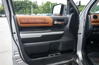Toyota Tundra 2018 4x4 Edición 1794 4 puertas CrewMax Cab Pickup SB (5.7L V8 FFV)