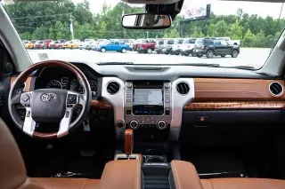 Toyota Tundra 2018 4x4 Edición 1794 4 puertas CrewMax Cab Pickup SB (5.7L V8 FFV)