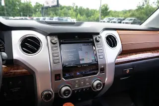 Toyota Tundra 2018 4x4 Edición 1794 4 puertas CrewMax Cab Pickup SB (5.7L V8 FFV)