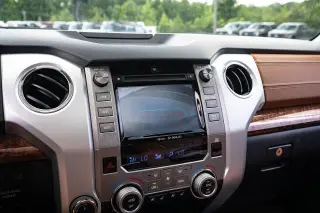 Toyota Tundra 2018 4x4 Edición 1794 4 puertas CrewMax Cab Pickup SB (5.7L V8 FFV)