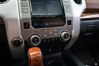 Toyota Tundra 2018 4x4 Edición 1794 4 puertas CrewMax Cab Pickup SB (5.7L V8 FFV)