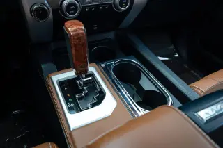 Toyota Tundra 2018 4x4 Edición 1794 4 puertas CrewMax Cab Pickup SB (5.7L V8 FFV)