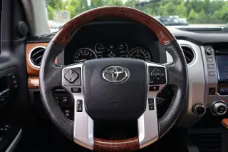 Toyota Tundra 2018 4x4 Edición 1794 4 puertas CrewMax Cab Pickup SB (5.7L V8 FFV)