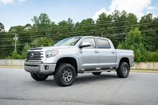Toyota Tundra 2018 4x4 Edición 1794 4 puertas CrewMax Cab Pickup SB (5.7L V8 FFV)