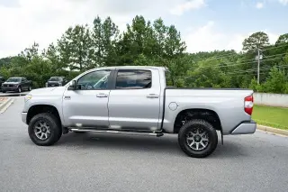 Toyota Tundra 2018 4x4 Edición 1794 4 puertas CrewMax Cab Pickup SB (5.7L V8 FFV)