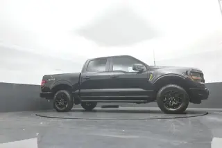 Ford F-150 2025 4x4 STX 4 puertas SuperCrew 5.5 pies SB