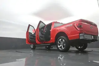 Ford F-150 2023 4x4 XLT 4 puertas SuperCrew 5.5 pies. SB