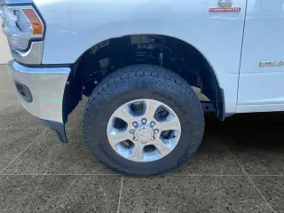 Ram 2500 2024 4x4 Big Horn Cabina Crew 4 puertas 6.3 pies. Pickup SB