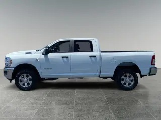 Ram 2500 2024 4x4 Big Horn Cabina Crew 4 puertas 6.3 pies. Pickup SB