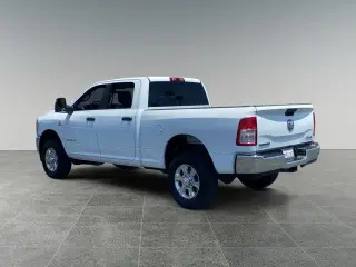 Ram 2500 2024 4x4 Big Horn Cabina Crew 4 puertas 6.3 pies. Pickup SB