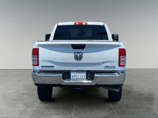 Ram 2500 2024 4x4 Big Horn Cabina Crew 4 puertas 6.3 pies. Pickup SB