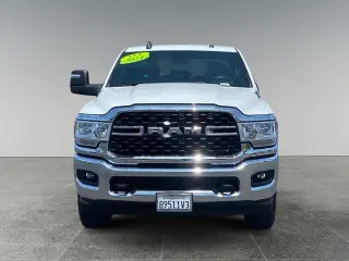 Ram 2500 2024 4x4 Big Horn Cabina Crew 4 puertas 6.3 pies. Pickup SB