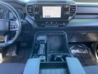 Toyota Tundra 2025 4x4 SR5 4 puertas CrewMax Cab Pickup SB