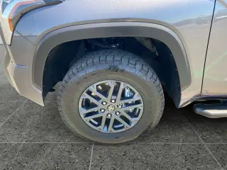 Toyota Tundra 2025 4x4 SR5 4 puertas CrewMax Cab Pickup SB
