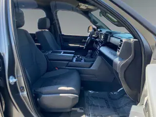 Toyota Tundra 2025 4x4 SR5 4 puertas CrewMax Cab Pickup SB