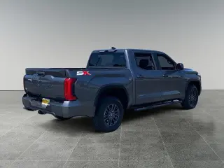Toyota Tundra 2025 4x4 SR5 4 puertas CrewMax Cab Pickup SB