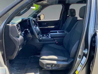 Toyota Tundra 2025 4x4 SR5 4 puertas CrewMax Cab Pickup SB
