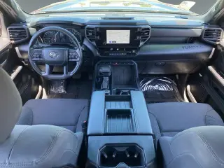 Toyota Tundra 2025 4x4 SR5 4 puertas CrewMax Cab Pickup SB