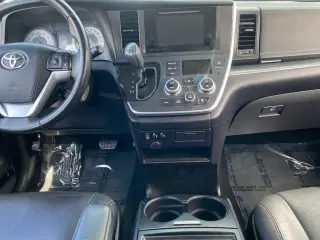 Toyota Sienna 2017 SE 8 Pasajeros 4 Puertas Minivan