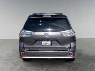 Toyota Sienna 2017 SE 8 Pasajeros 4 Puertas Minivan