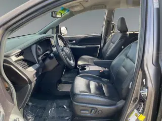 Toyota Sienna 2017 SE 8 Pasajeros 4 Puertas Minivan