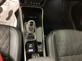 Mitsubishi Outlander PHEV 2022 AWD LE 4 puertas SUV