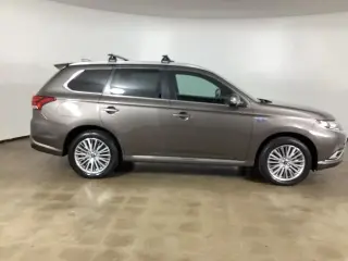 Mitsubishi Outlander PHEV 2022 AWD LE 4 puertas SUV