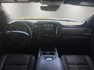 Nissan Titan 2023 4x4 Platinum Reserve 4 puertas Cabina Crew 5.6 pies. SB