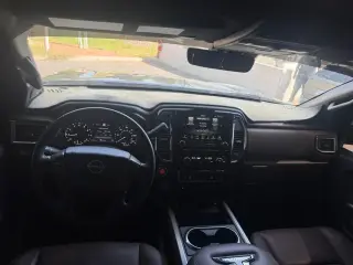 Nissan Titan 2023 4x4 Platinum Reserve 4 puertas Cabina Crew 5.6 pies. SB